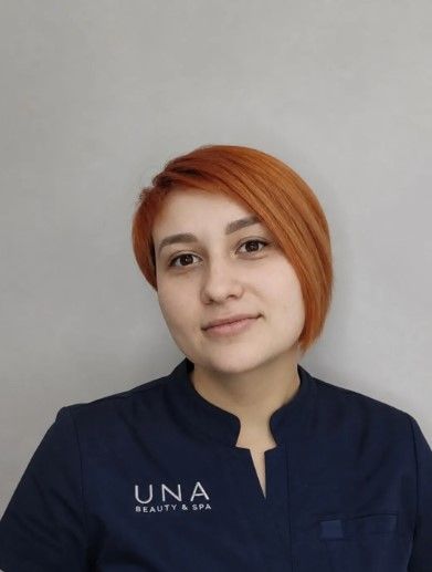 Леся — мастер маникюра