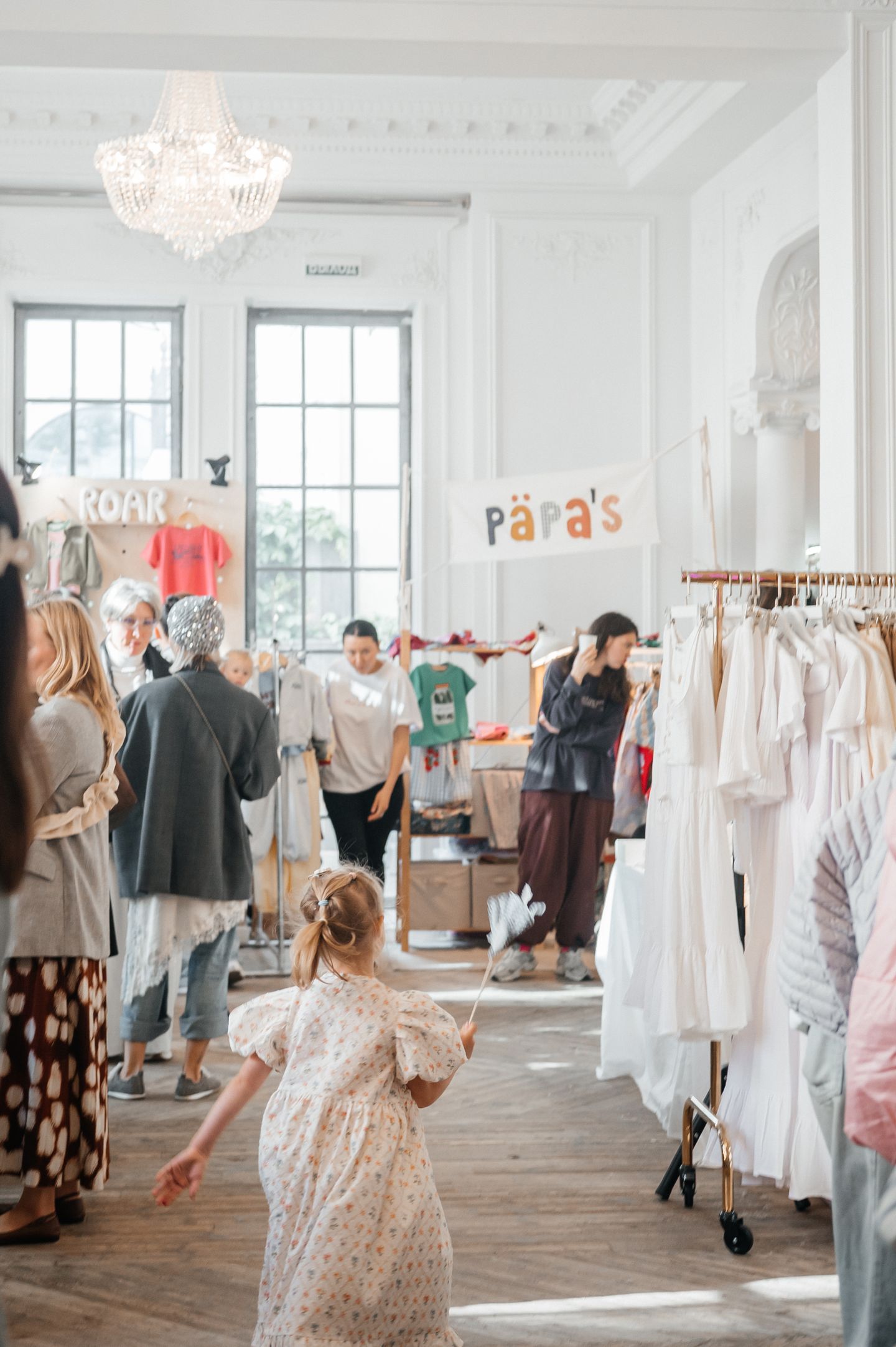 MOMPLAYART.MARKET