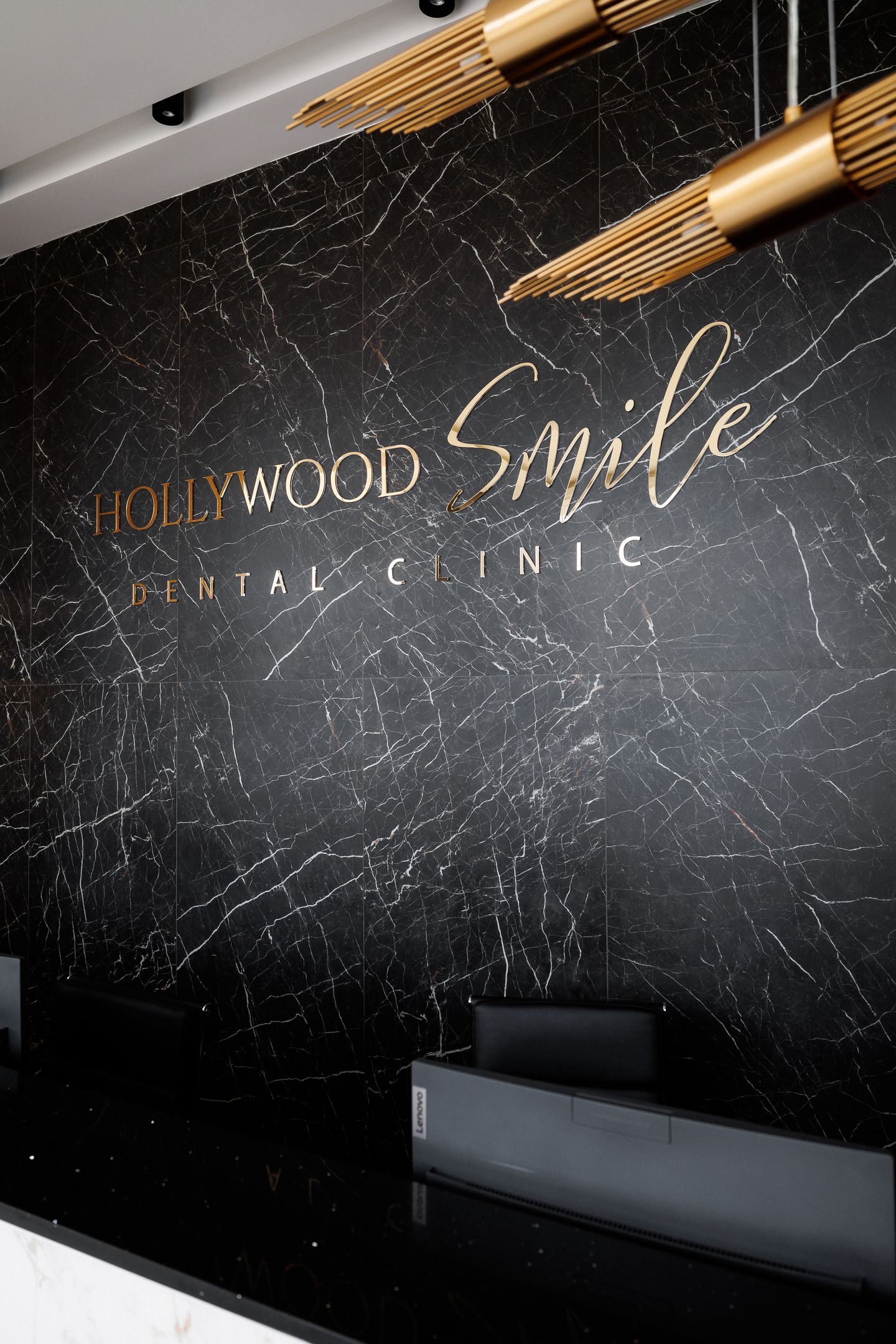 HOLLYWOOD Smile