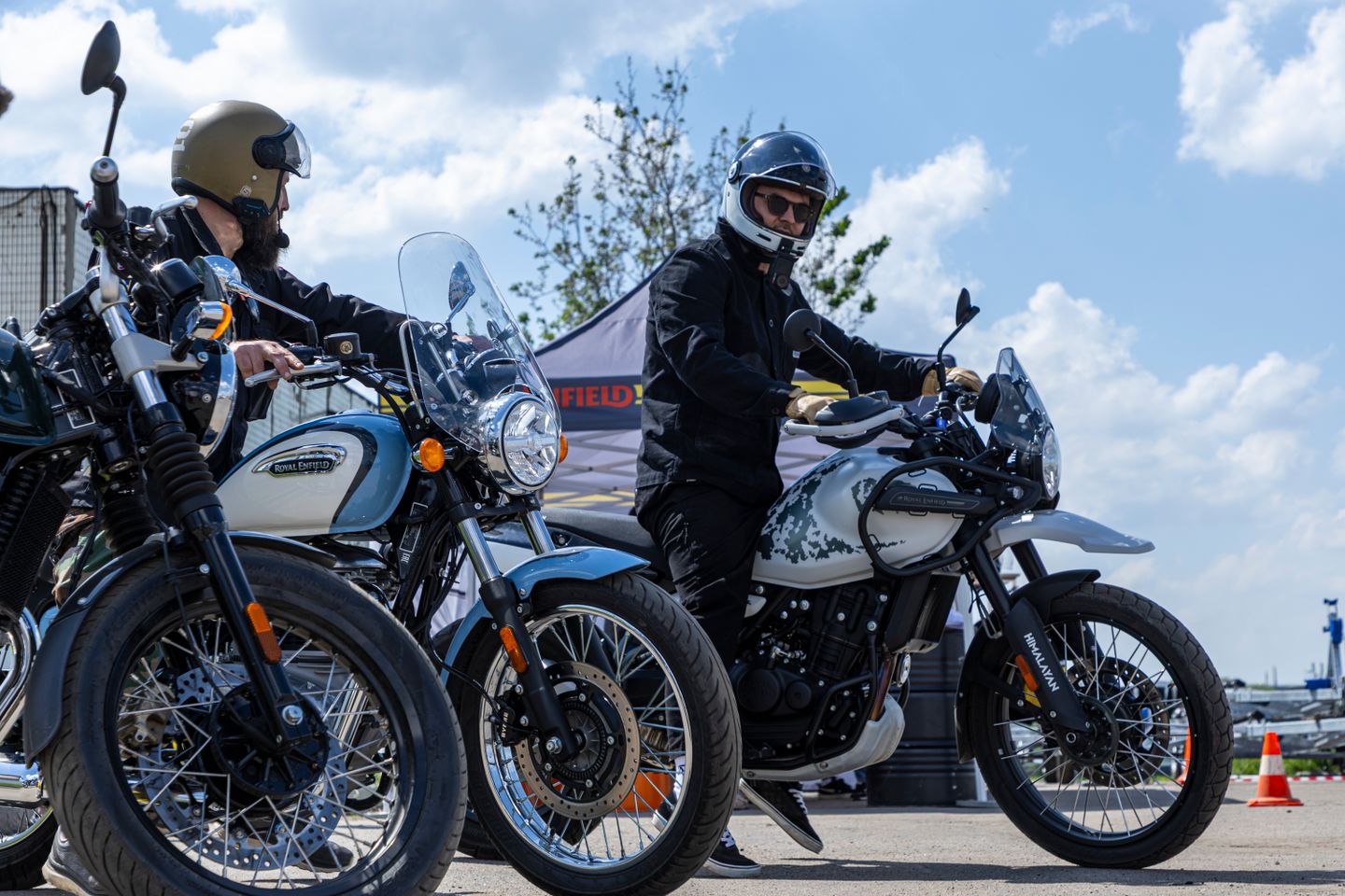 TEST DRIVE Royal Enfield - Universal Motors 2026