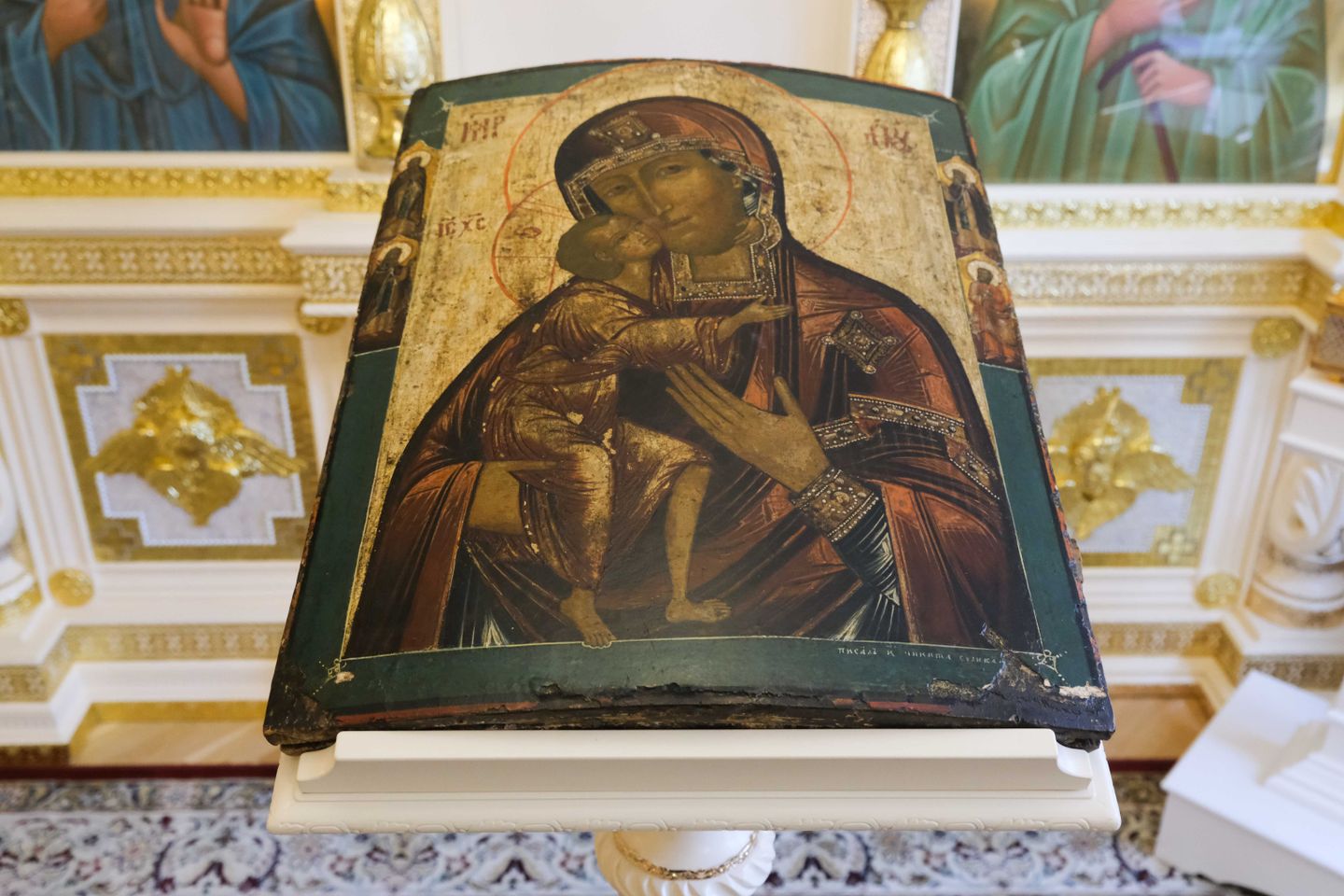 Передача иконы
