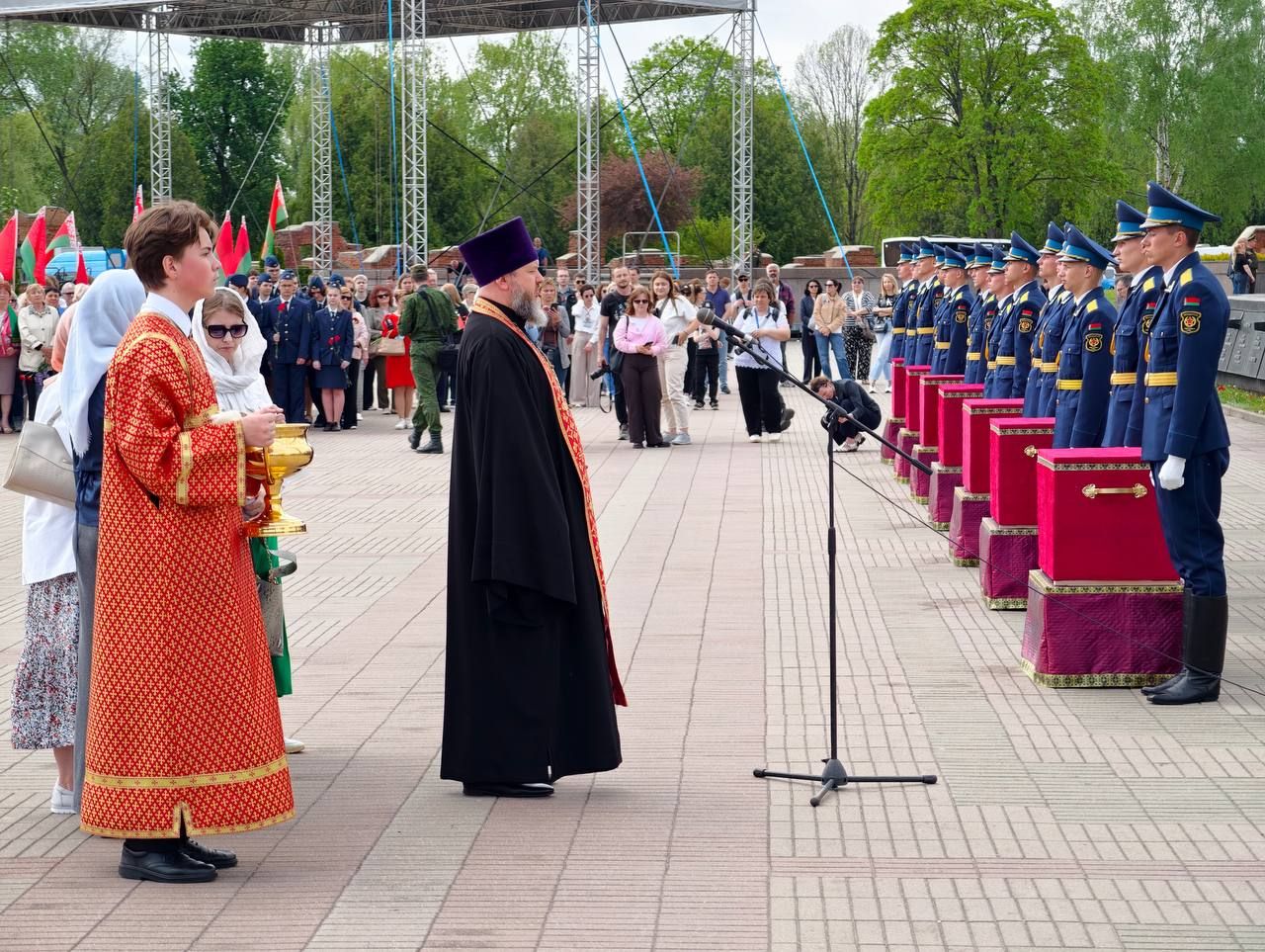 Церемония захоронения останков