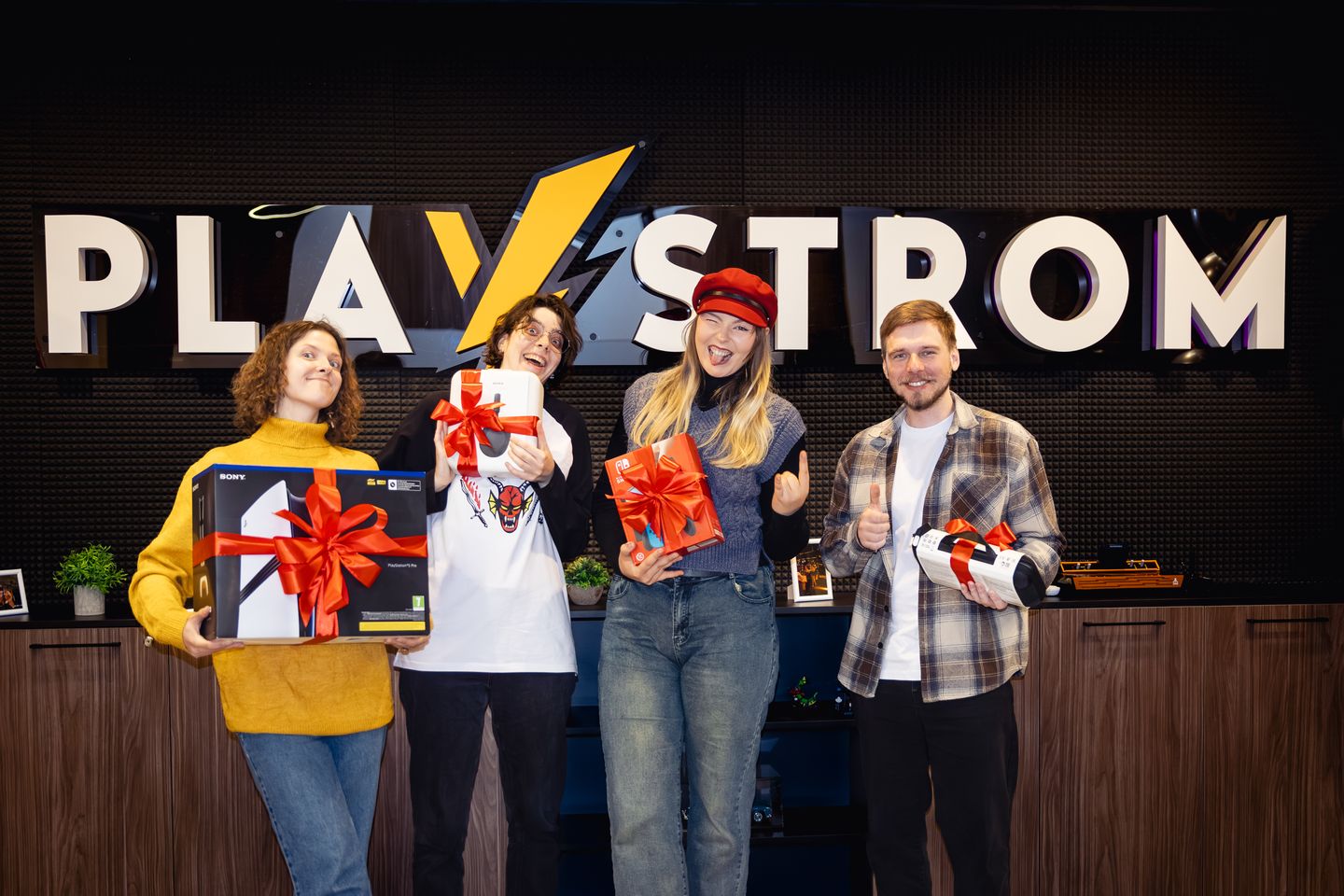 Призы PLAYSTROM победителям Unicon & Game Expo