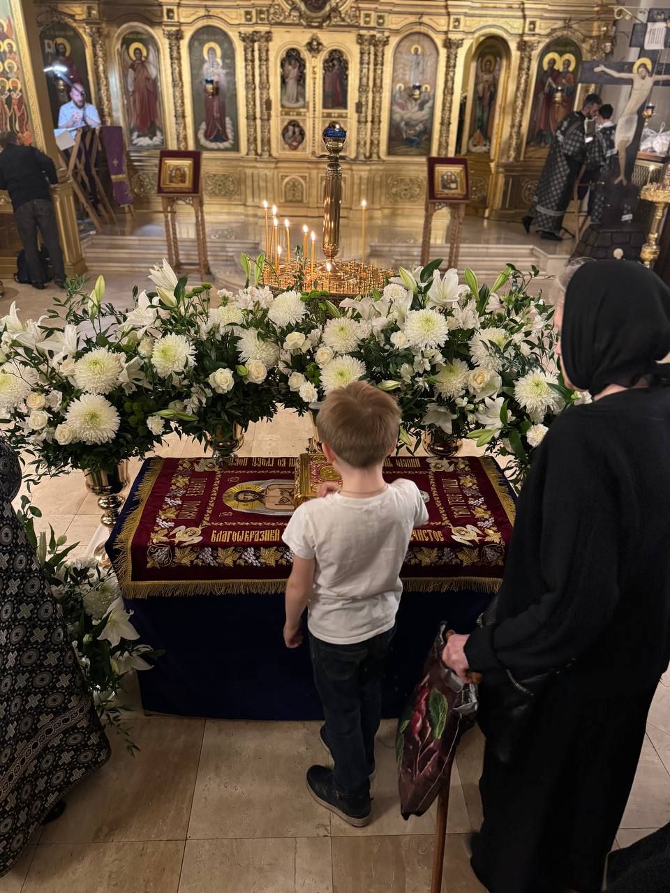Великий Пяток. Утреня с погребением Плащаницы.