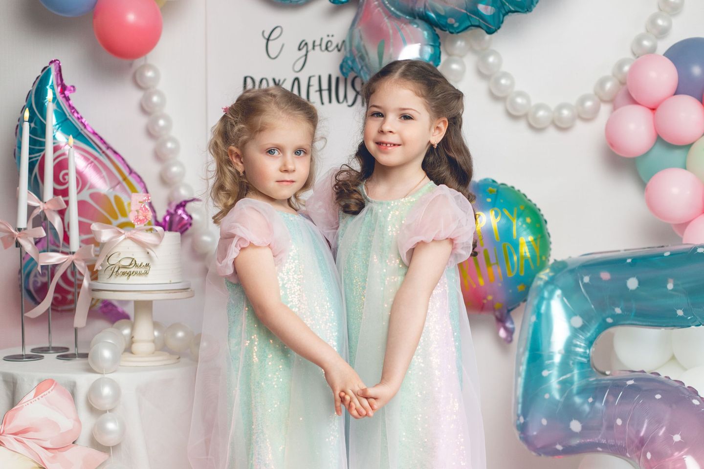Юле и Полине 5 лет